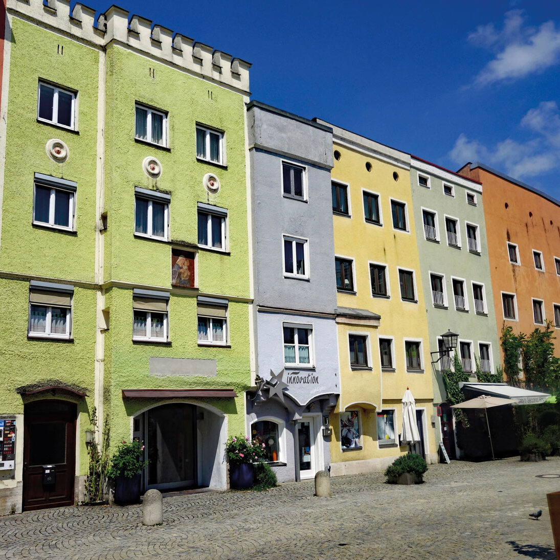 facade-3353070 facade-3353070